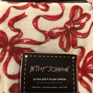 ❤️ Betsey Johnson Red Bow Plush Throw